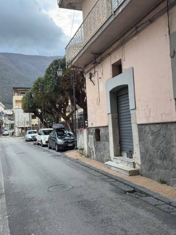 negozio in affitto a Nocera Superiore in zona San Clemente