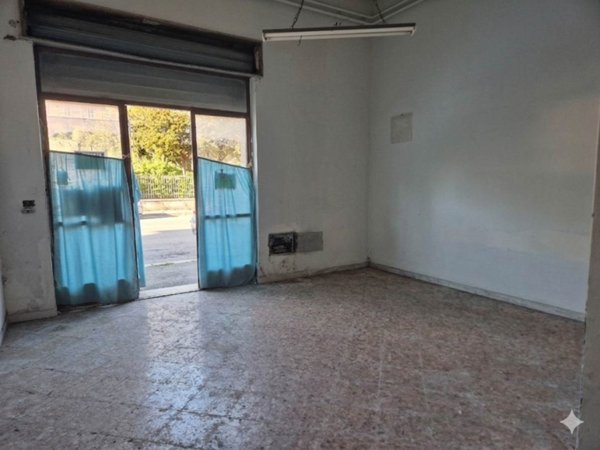 locale commerciale in affitto a Nocera Superiore in zona San Clemente