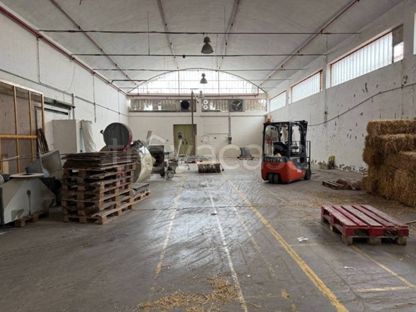locale commerciale in affitto a Nocera Superiore in zona Croce Malloni