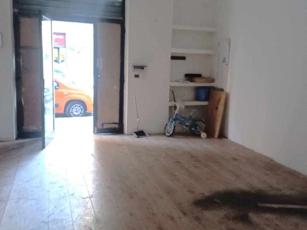 negozio in affitto a Pagani