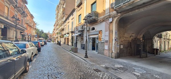 locale commerciale in affitto a Pagani