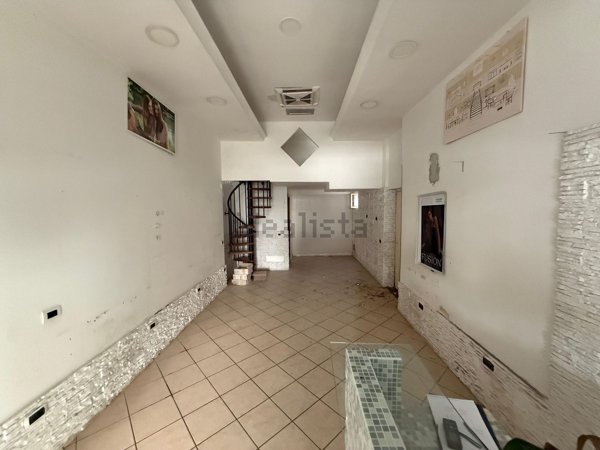 locale commerciale in affitto a Pagani