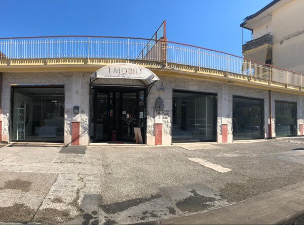 negozio in affitto a Pagani