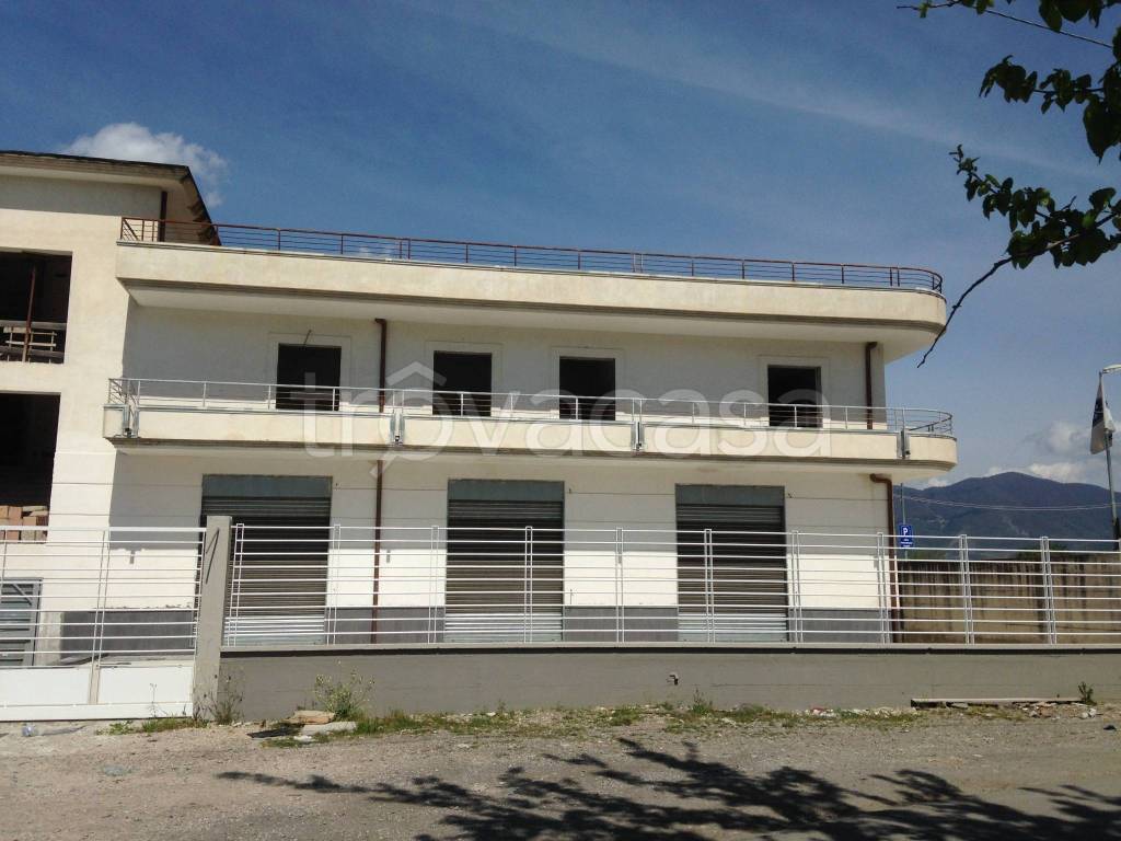 negozio in affitto a Pagani