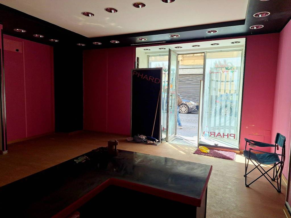 negozio in affitto a Pagani