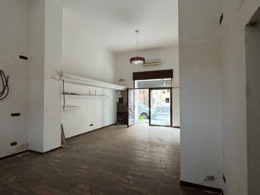 negozio in affitto a Pagani