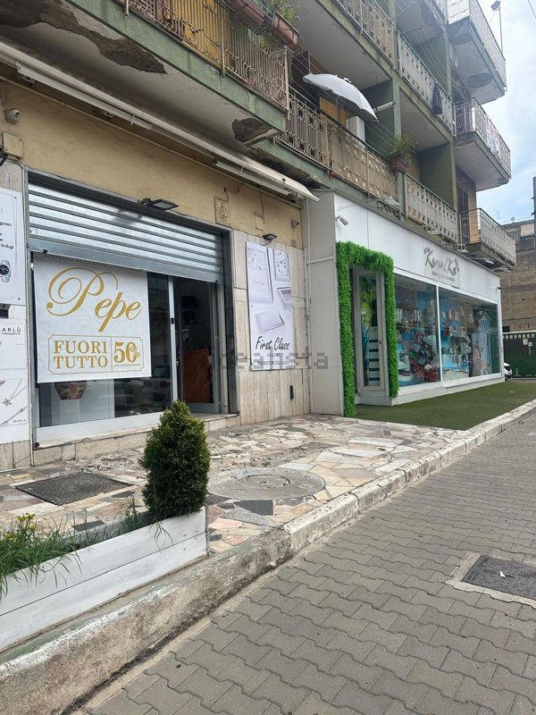 locale commerciale in affitto a Pagani