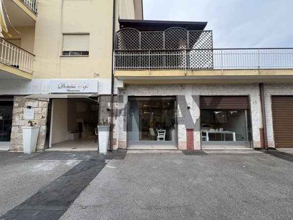 locale commerciale in affitto a Pagani