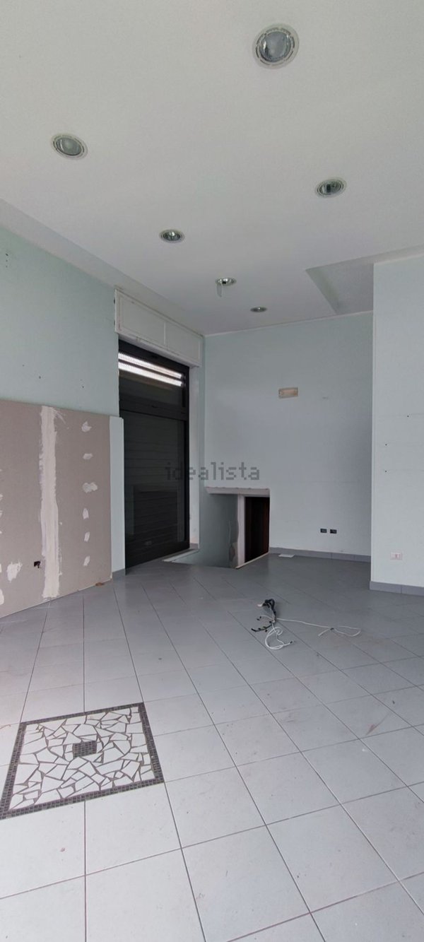 locale commerciale in affitto a Pellezzano