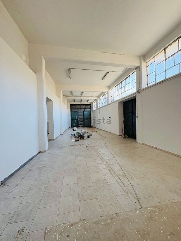 locale commerciale in affitto a Pellezzano