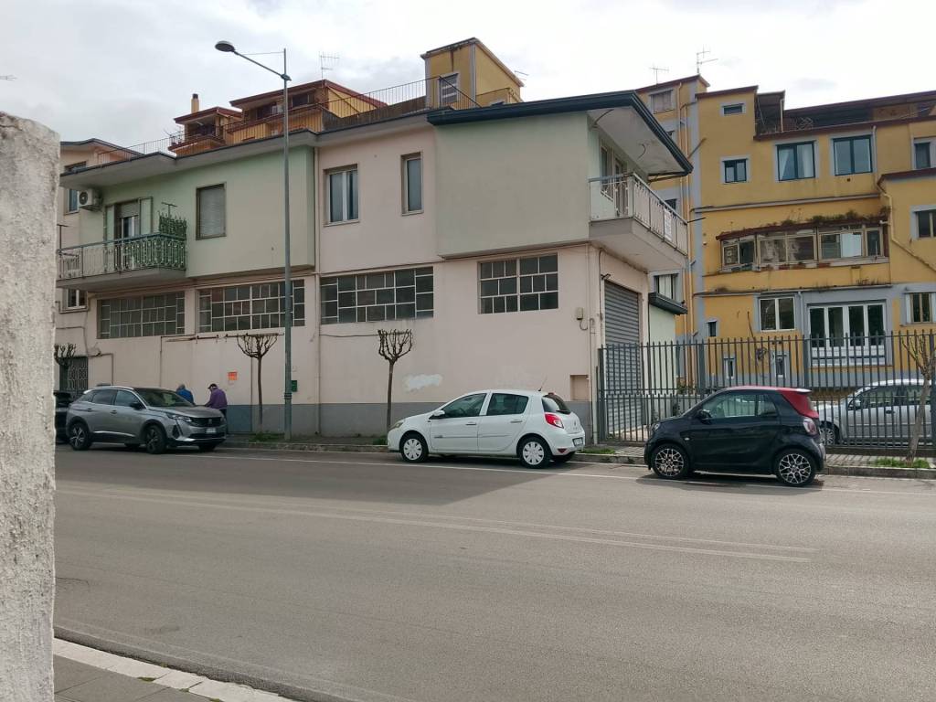 negozio in affitto a Pellezzano