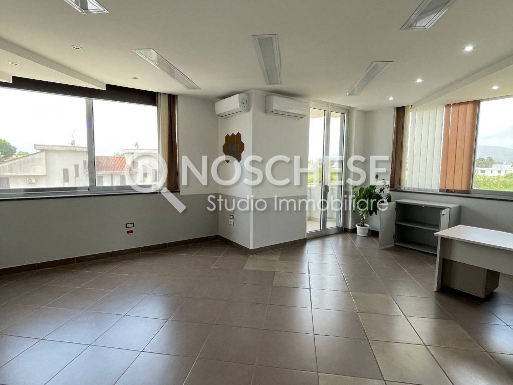 ufficio in affitto a Pontecagnano Faiano in zona Sant'Antonio