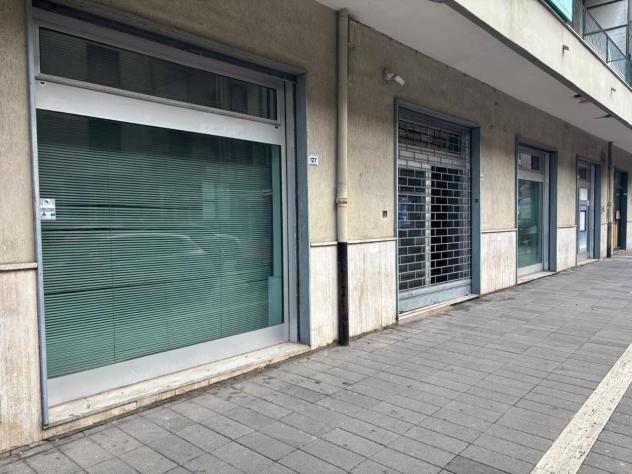 locale commerciale in affitto a Pontecagnano Faiano
