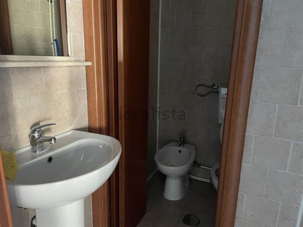 locale commerciale in affitto a Pontecagnano Faiano
