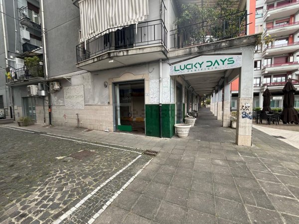 locale commerciale in affitto a Pontecagnano Faiano