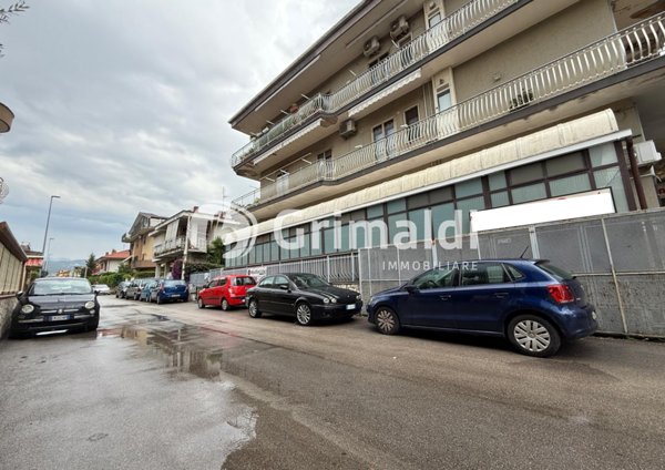 locale commerciale in affitto a Pontecagnano Faiano