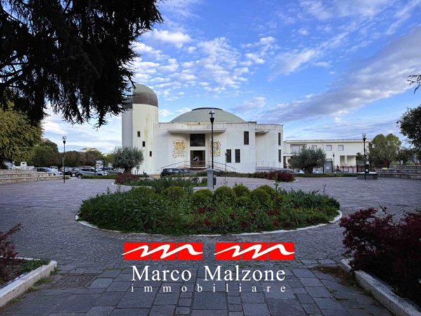 locale commerciale in affitto a Pontecagnano Faiano