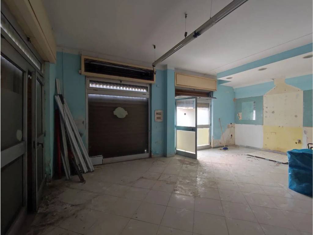 negozio in affitto a Pontecagnano Faiano in zona Sant'Antonio
