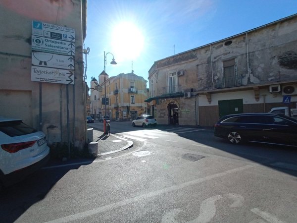 locale commerciale in affitto a Pontecagnano Faiano