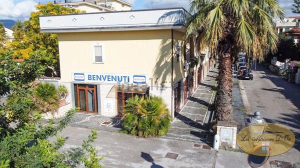 locale commerciale in affitto a Pontecagnano Faiano