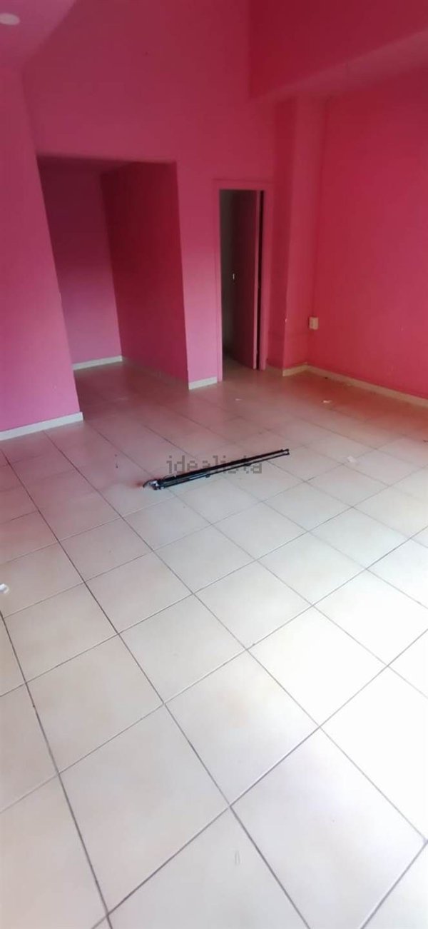 locale commerciale in affitto a Pontecagnano Faiano