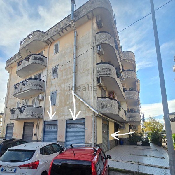 locale commerciale in affitto a Pontecagnano Faiano