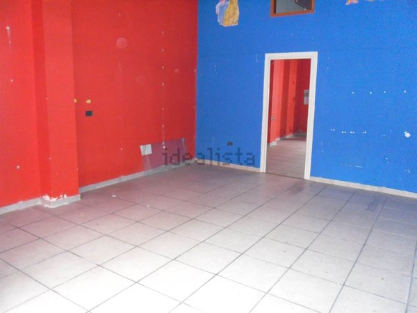 locale commerciale in affitto a Pontecagnano Faiano