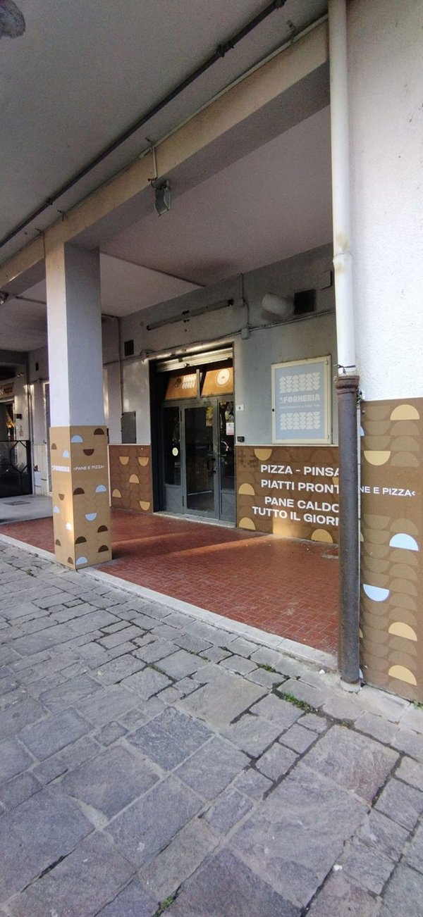 locale commerciale in affitto a Pontecagnano Faiano