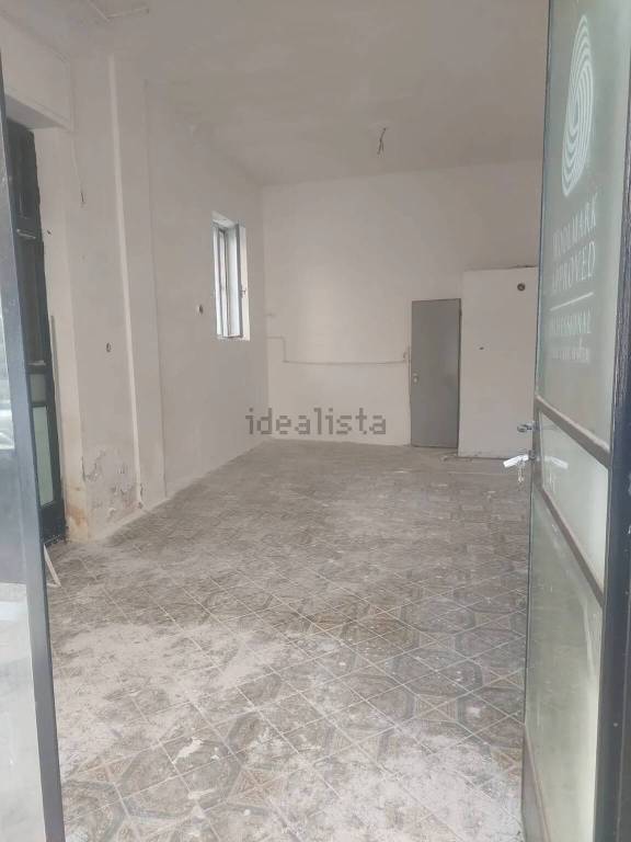 negozio in affitto a Pontecagnano Faiano in zona Sant'Antonio