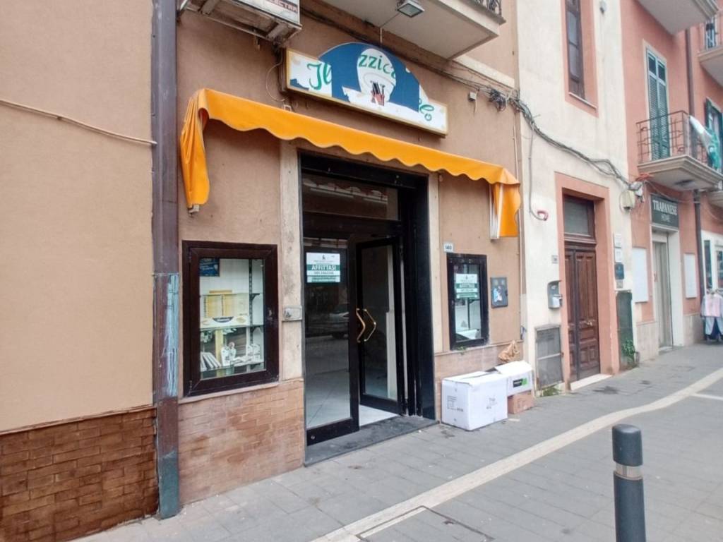 negozio in affitto a Pontecagnano Faiano