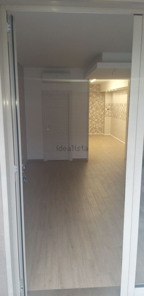 locale commerciale in affitto a Pontecagnano Faiano