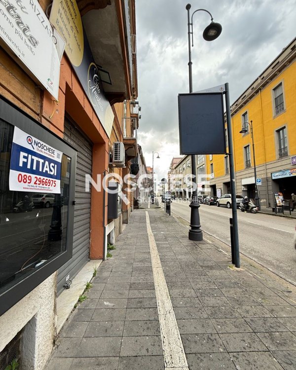 locale commerciale in affitto a Pontecagnano Faiano
