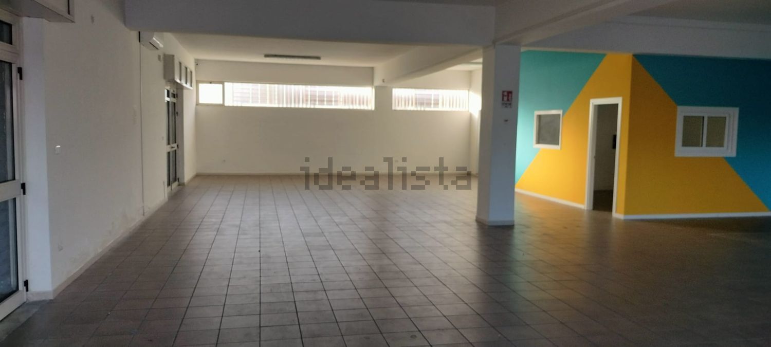 locale commerciale in affitto a Pontecagnano Faiano