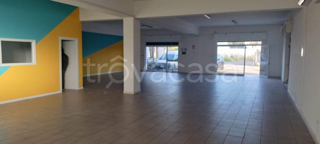 negozio in affitto a Pontecagnano Faiano