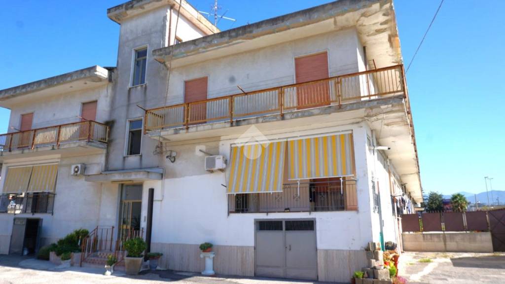 locale commerciale in affitto a Pontecagnano Faiano in zona Sant'Antonio