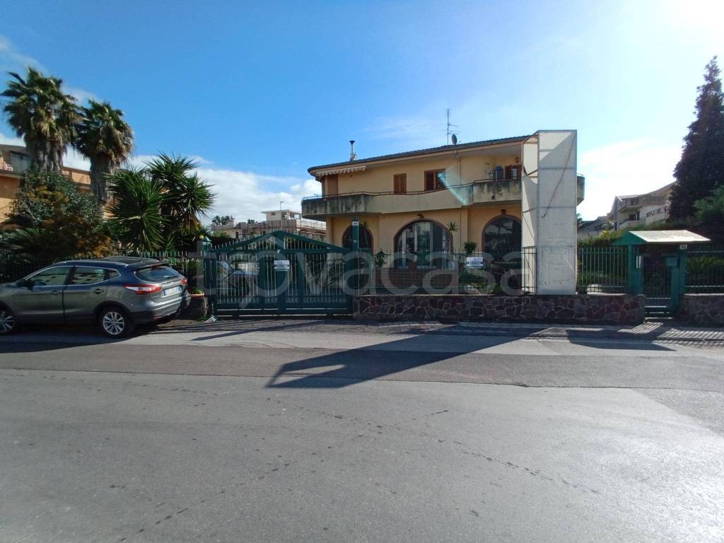 negozio in affitto a Pontecagnano Faiano