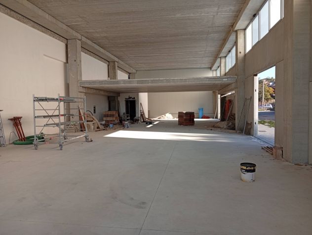 locale commerciale in affitto a Pontecagnano Faiano