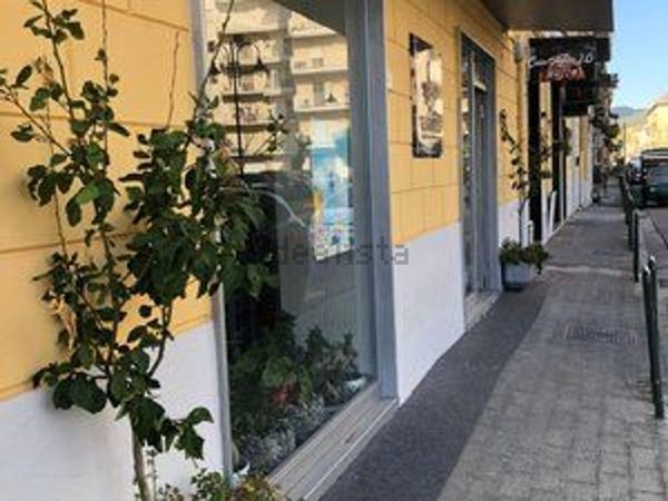 locale commerciale in affitto a Pontecagnano Faiano