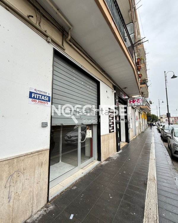 locale commerciale in affitto a Pontecagnano Faiano