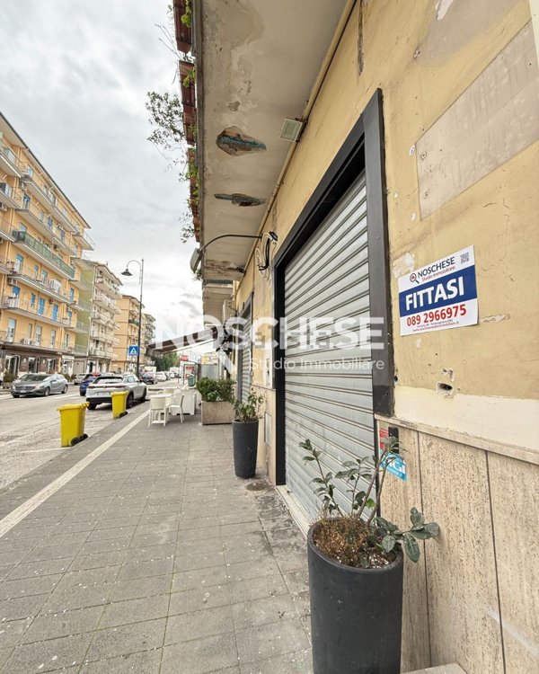 locale commerciale in affitto a Pontecagnano Faiano in zona Sant'Antonio