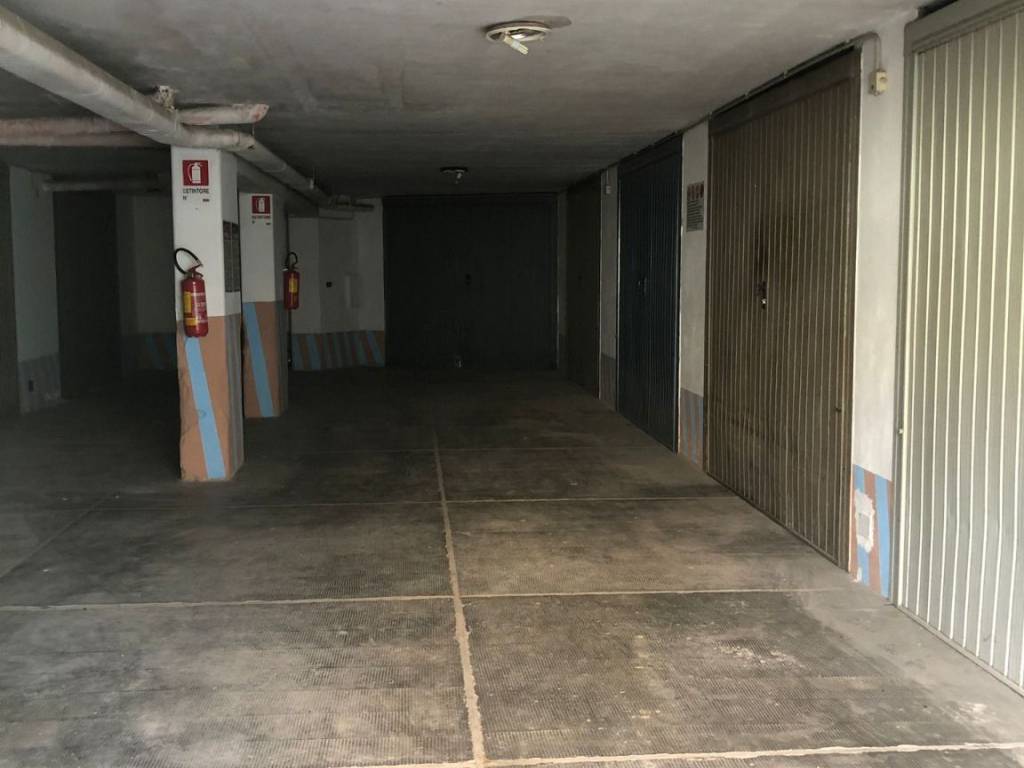 box auto in affitto a Pontecagnano Faiano in zona Sant'Antonio
