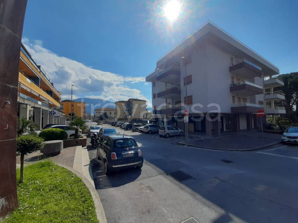 negozio in affitto a Roccapiemonte