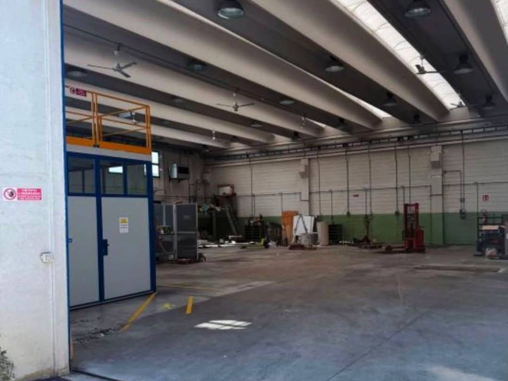 locale commerciale in affitto a Roccapiemonte