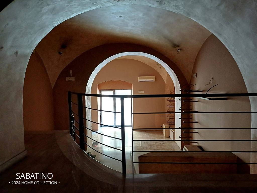 negozio in affitto a Salerno in zona Centro Città