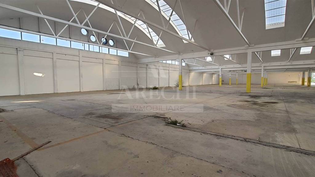 locale commerciale in affitto a Salerno in zona Sala Abbagnano