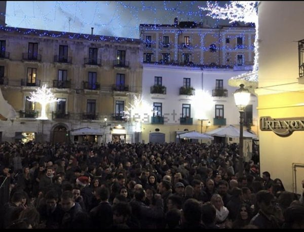 negozio in affitto a Salerno in zona Centro Città