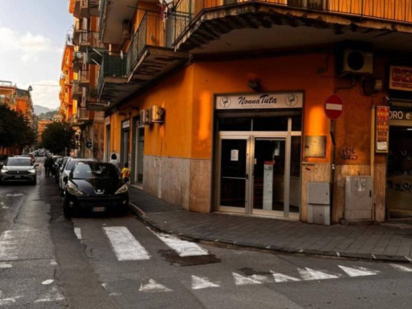 negozio in affitto a Salerno in zona Torrione
