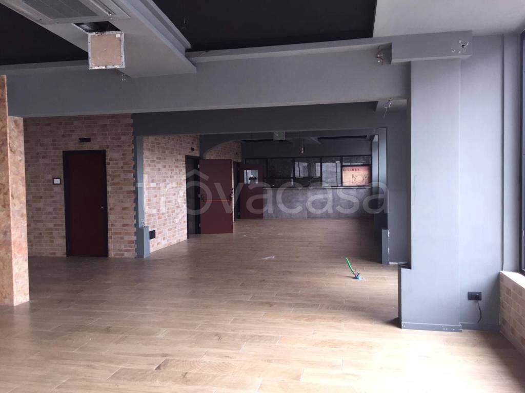 negozio in affitto a Salerno in zona Centro Città