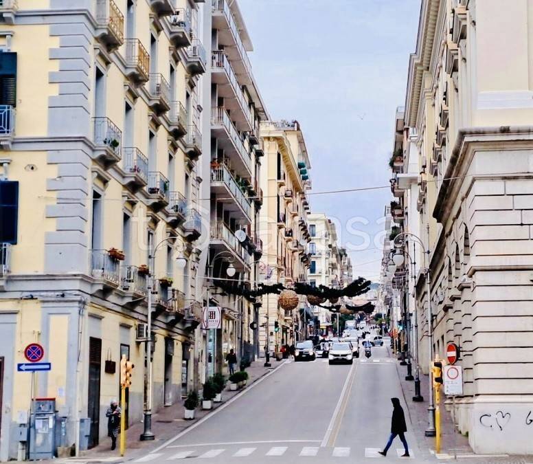 negozio in affitto a Salerno in zona Centro Città