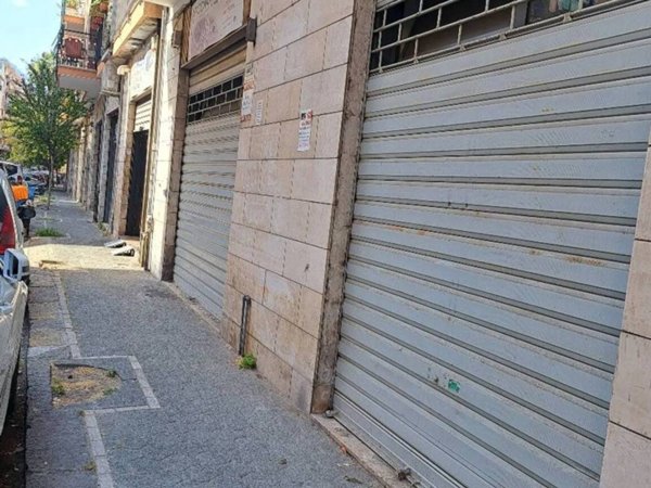 negozio in affitto a Salerno in zona Gelsi Rossi